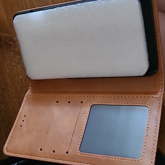 CINCINNATI REDS GALAXY S20+    FOLIO CASE - Picture 4 of 7